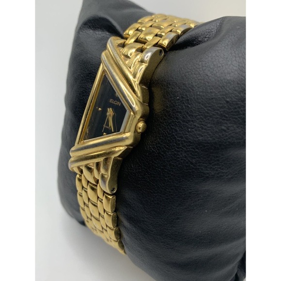 Vintage Elgin Trapezoid Asymmetrical Face Black Dial Gold Tone Bracelet Watch - Picture 2 of 9